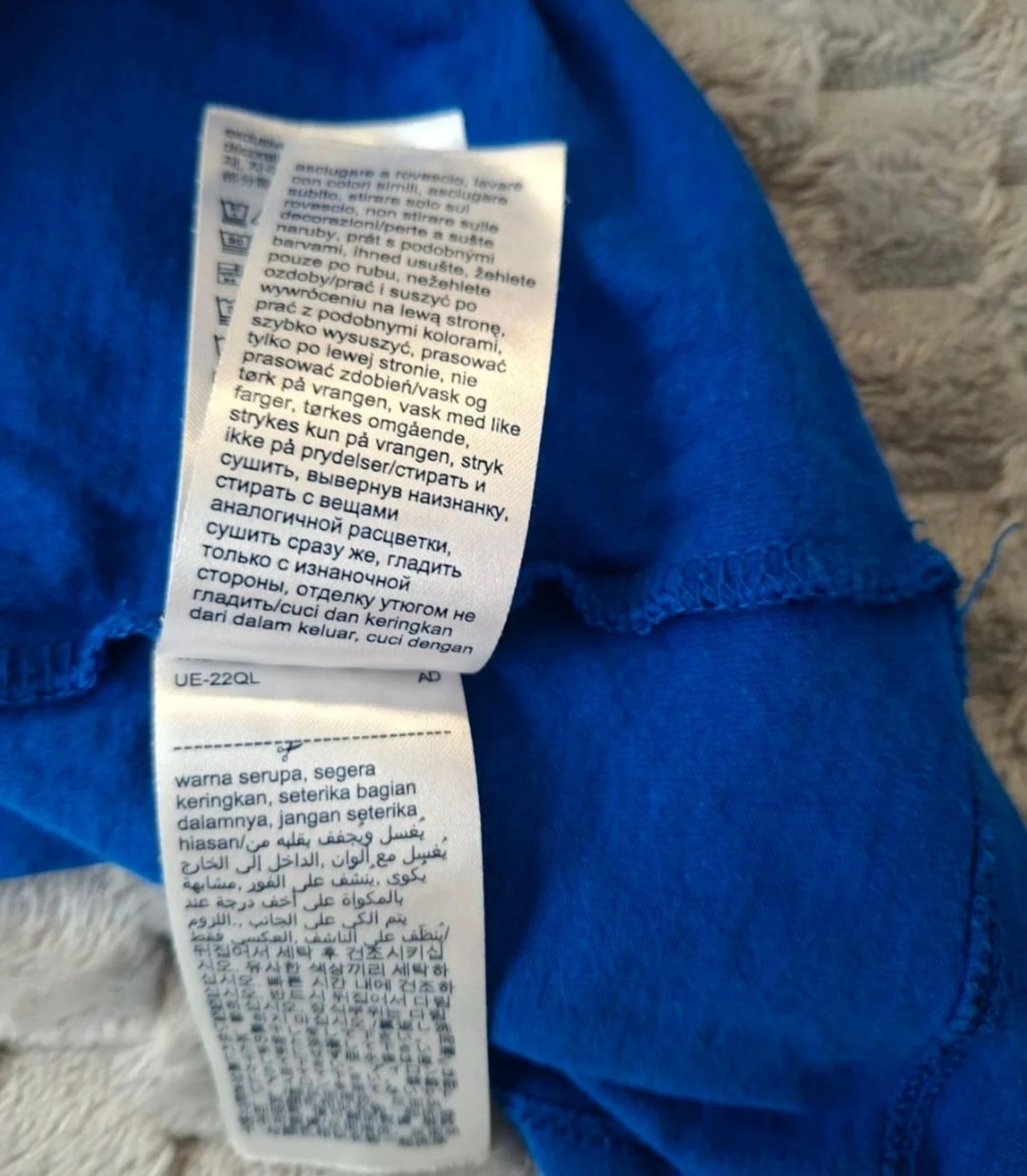 TOMMY HILFIGER Classic Blue Retro Y2K Style T-Shirt from the 2000s – photo 12